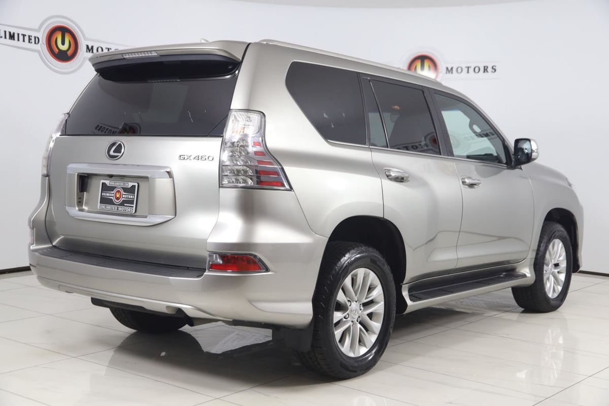 Used 2021 Lexus GX 460 w/ Accessory Package AWD/4WD image 3