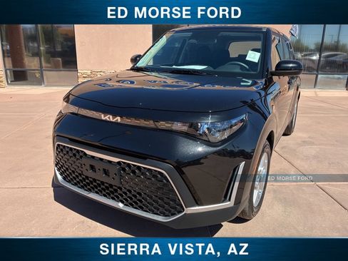 Used 2025 Kia Soul LX FWD image 2