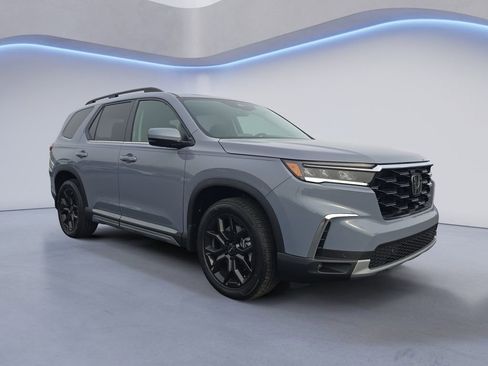 New 2025 Honda Pilot Touring image 7