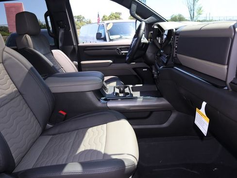 Used 2024 Chevrolet Silverado 2500 ZR2 w/ Technology Package AWD/4WD image 41