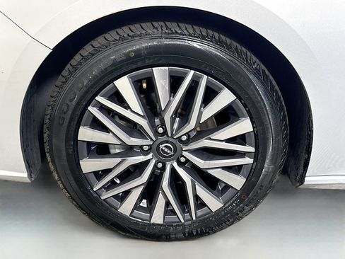 Used 2023 Nissan Altima 2.5 SV FWD image 38