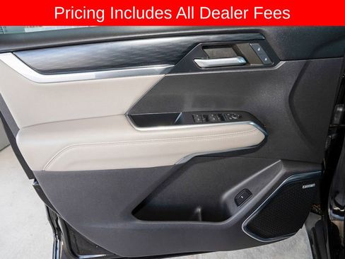 Used 2024 GMC Acadia Elevation w/ Luxury Package FWD image 15