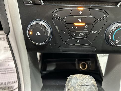 Used 2014 Ford Fusion SE image 18