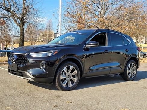 Used 2023 Ford Escape Platinum w/ Premium Technology Package image 4