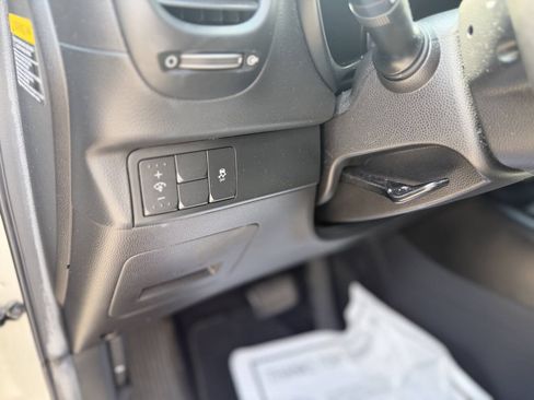 Used 2015 Kia Soul FWD image 12
