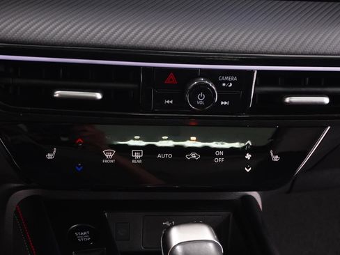 Used 2025 Nissan Kicks SR w/ SR Premium Package FWD image 27