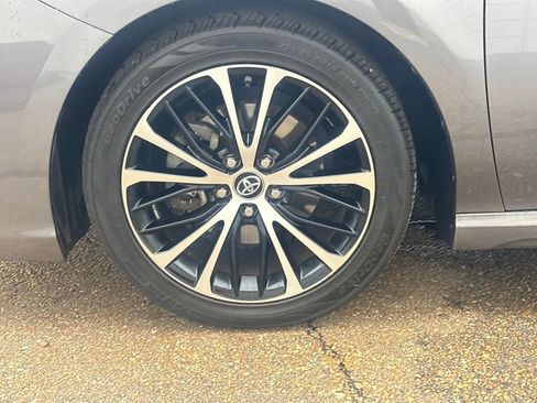 Used 2019 Toyota Camry SE image 24