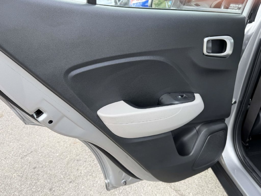 Certified 2024 Hyundai Venue SEL FWD image 12