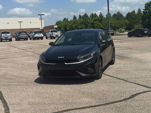 Used 2024 Kia Forte LXS FWD image 3