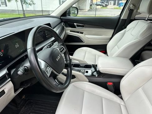 Certified 2024 Kia Telluride S w/ S Sunroof Package AWD/4WD image 7