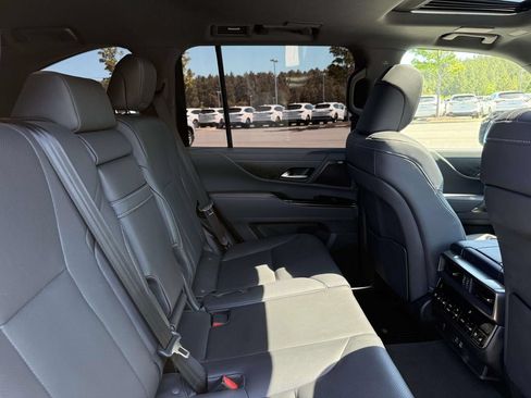 Used 2023 Lexus LX 600 4WD w/ Appearance Package image 17