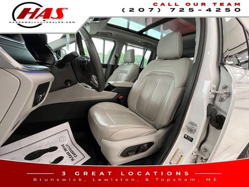 Used 2023 Jeep Grand Cherokee Overland AWD/4WD image 10