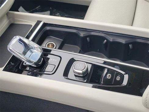 New 2026 Volvo XC60 T8 Ultra w/ Climate Package image 25