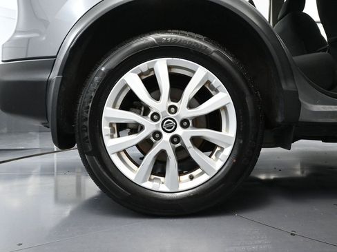 Used 2021 Nissan Rogue Sport SV image 14