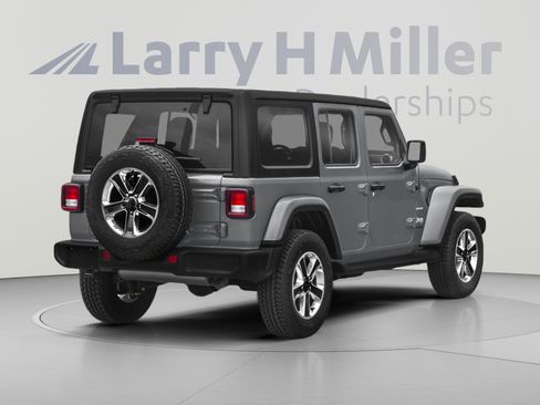 Used 2018 Jeep Wrangler Unlimited Sahara AWD/4WD image 2