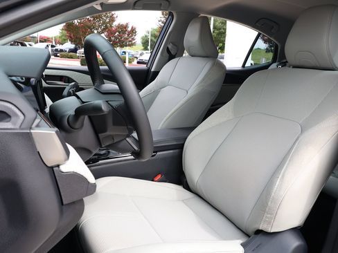 Used 2026 Toyota Camry XLE FWD image 29