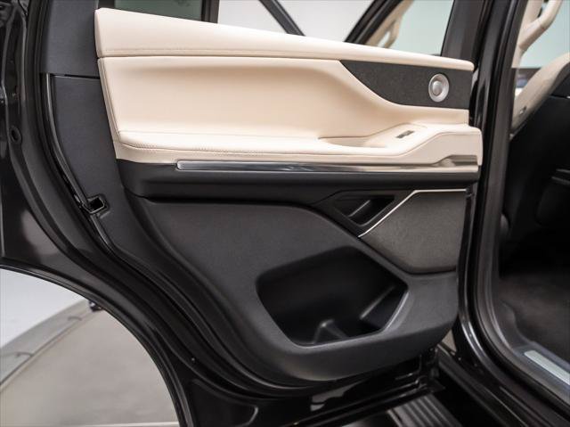 New 2027 Lincoln Navigator Reserve w/ Jet Appearance Package AWD/4WD image 26