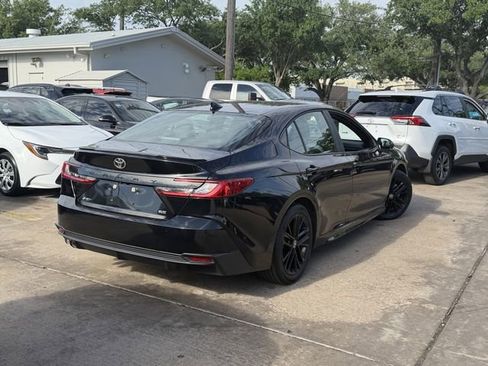 Used 2025 Toyota Camry SE w/ Multimedia Upgrade Package image 5