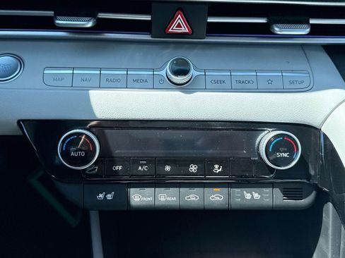 New 2025 Hyundai Elantra Limited image 21