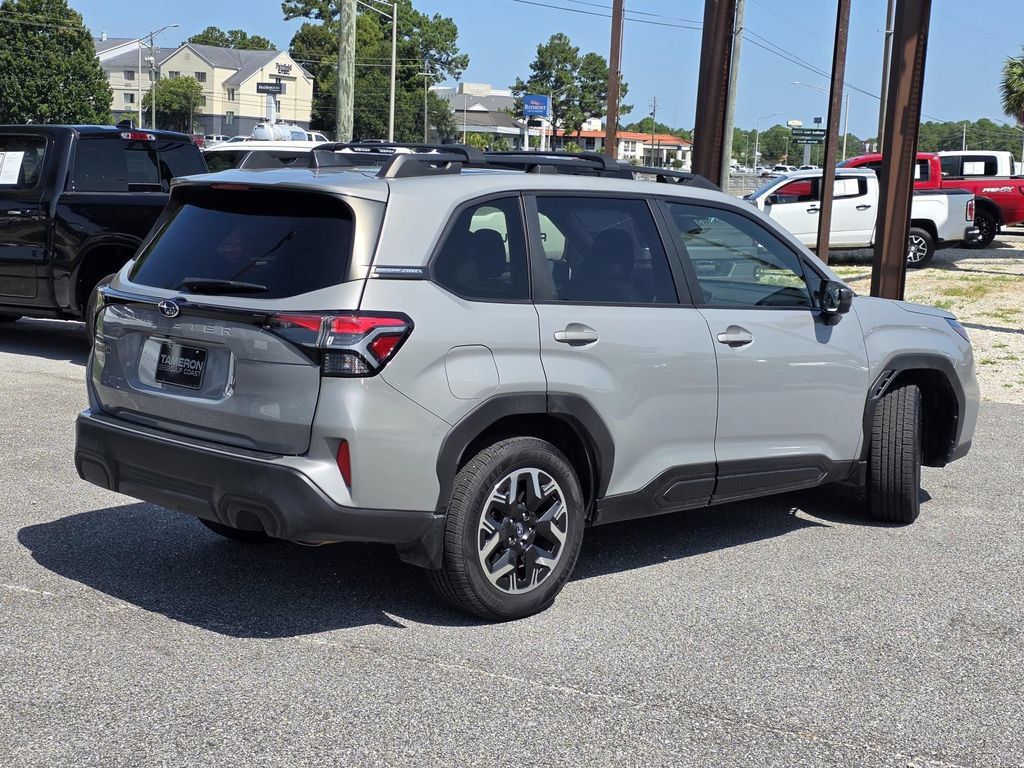 Used 2025 Subaru Forester Premium AWD/4WD image 6