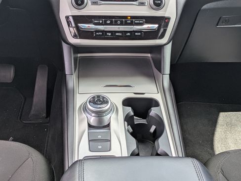 Used 2024 Ford Explorer XLT RWD image 18