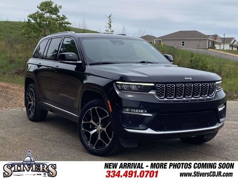 Used 2023 Jeep Grand Cherokee Summit AWD/4WD image 36