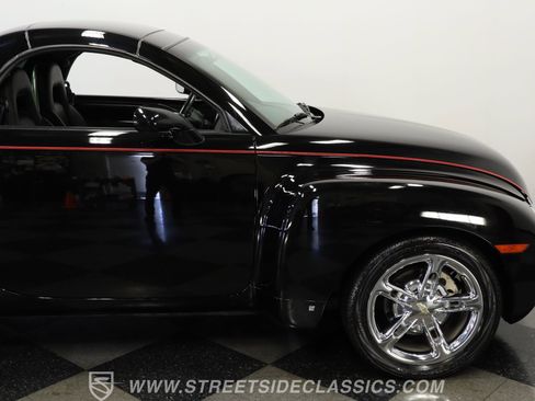Used 2006 Chevrolet SSR w/ Preferred Equipment Group image 28