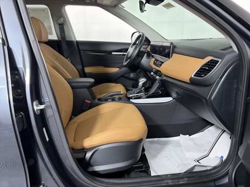 Used 2024 Kia Seltos EX image 45