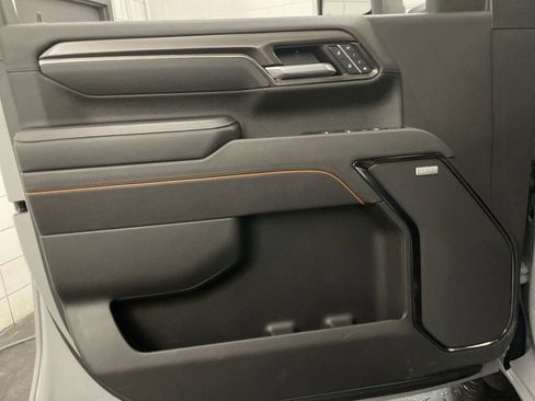 Used 2025 GMC Sierra 2500 AT4 w/ AT4 Premium Plus Package image 18