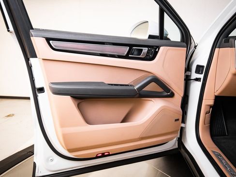 Certified 2023 Porsche Cayenne Platinum Edition AWD/4WD image 23