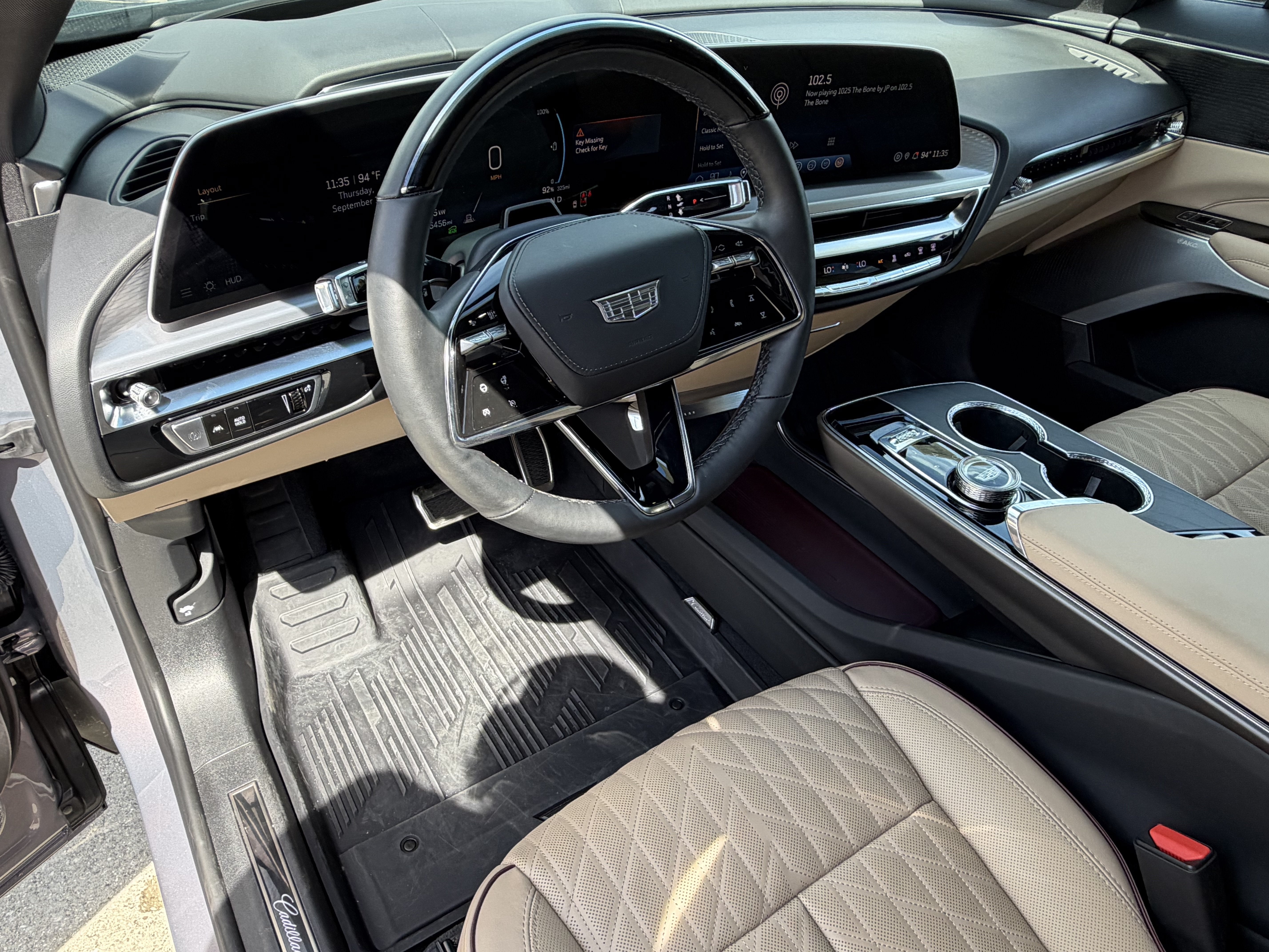 Certified 2026 Cadillac Lyriq Signature Luxury w/ LPO, Blue Accent Package AWD/4WD image 14