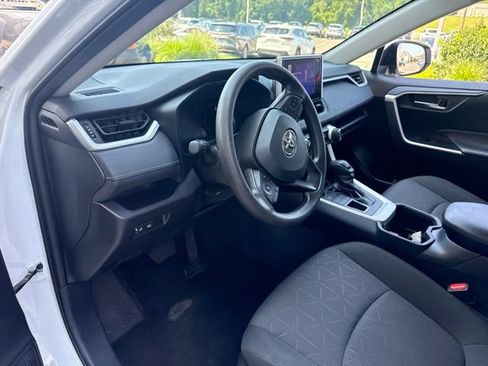 Used 2025 Toyota RAV4 XLE AWD/4WD image 14