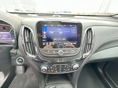 Used 2022 Chevrolet Equinox RS w/ RS Leather Package AWD/4WD image 13
