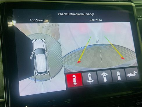 Used 2023 Jeep Grand Cherokee Limited w/ Luxury Tech Group II image 23