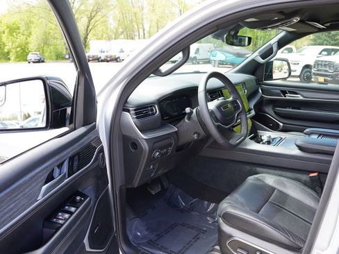 Certified 2024 Jeep Wagoneer Series II w/ Flexible Seating Group AWD/4WD image 15