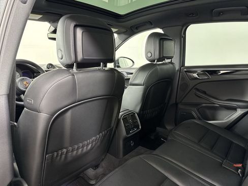 Certified 2026 Porsche Macan AWD/4WD image 26