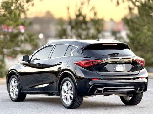 Used 2018 INFINITI QX30 Premium w/ Navigation Package image 9