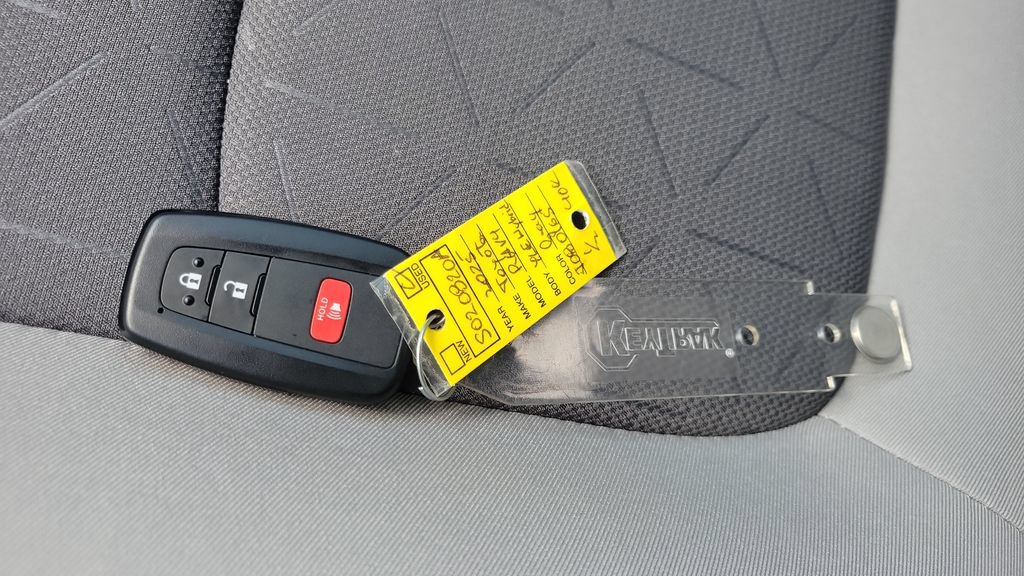 Used 2025 Toyota RAV4 XLE AWD/4WD image 28