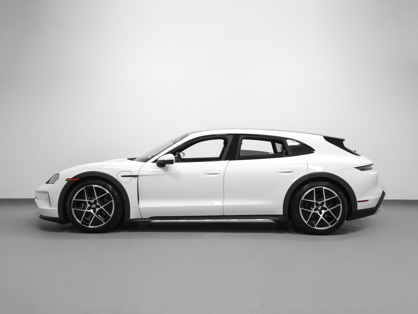 Certified 2025 Porsche Taycan 4 Cross Turismo w/ Premium Package AWD/4WD image 2