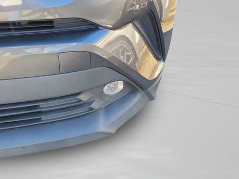 Used 2019 Toyota C-HR Limited image 12