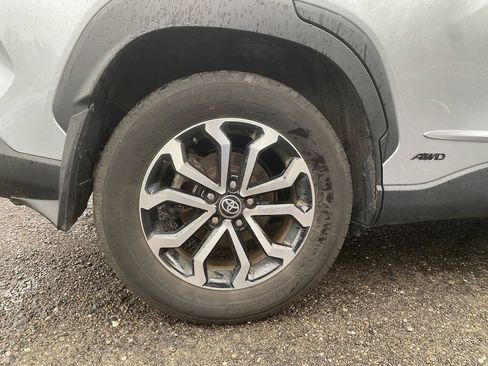 Used 2024 Toyota Corolla Cross SE image 30