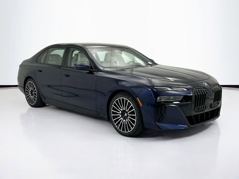 New 2026 BMW i7 xDrive60 w/ M Sport Package RWD image 3