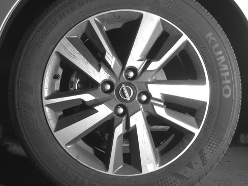 Used 2025 Nissan Versa SV image 12