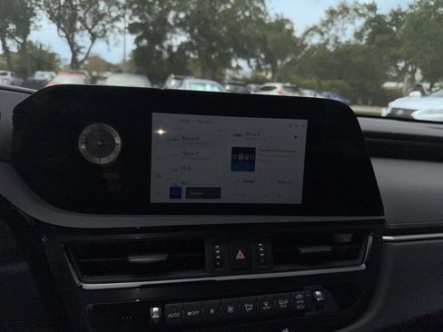 Used 2025 Lexus ES 350 w/ Premium Package FWD image 17