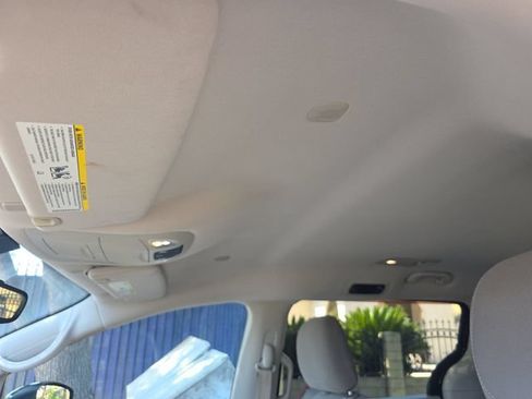 Used 2017 Chrysler Pacifica Touring FWD image 11