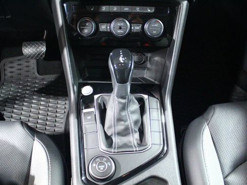 Used 2022 Volkswagen Taos SEL image 22