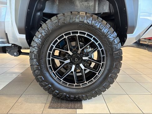 New 2025 Toyota Tacoma TRD Off-Road AWD/4WD image 18