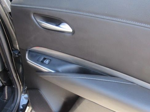 Used 2025 Cadillac XT4 Premium Luxury image 11