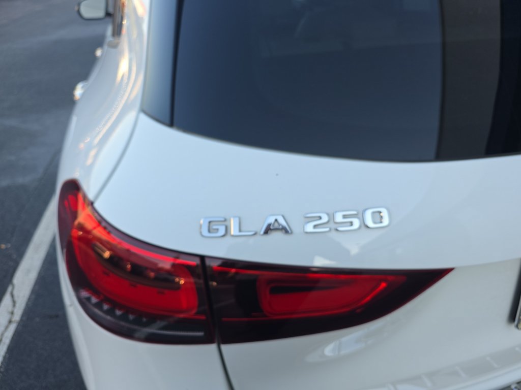 Used 2021 Mercedes-Benz GLA 250 4MATIC image 4