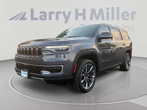 Used 2022 Jeep Wagoneer Series III w/ Premium Group I AWD/4WD image 1